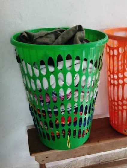 Cesto de ropa utilizado para medir volumen